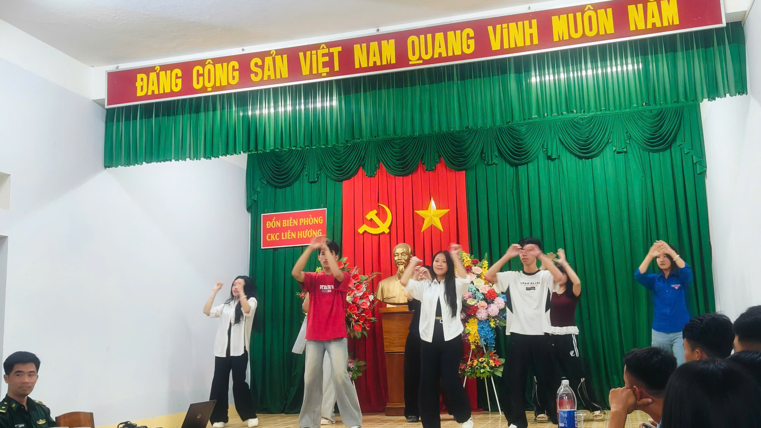 giao luu don bien phong THPT Tuy Phong 05