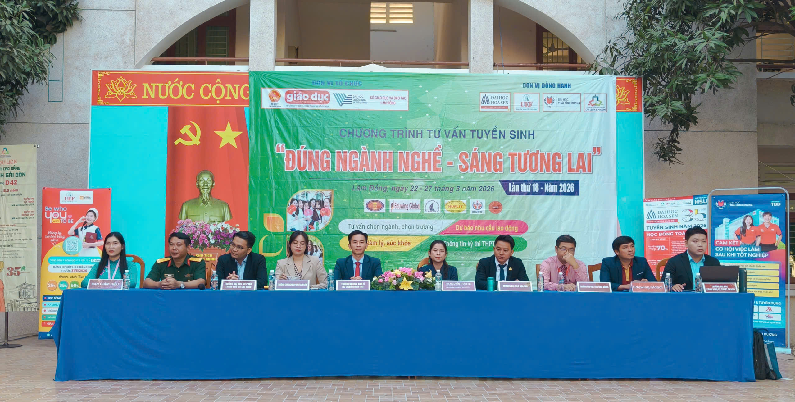 huong nghiep bao giao duc THPT Tuy Phong 05