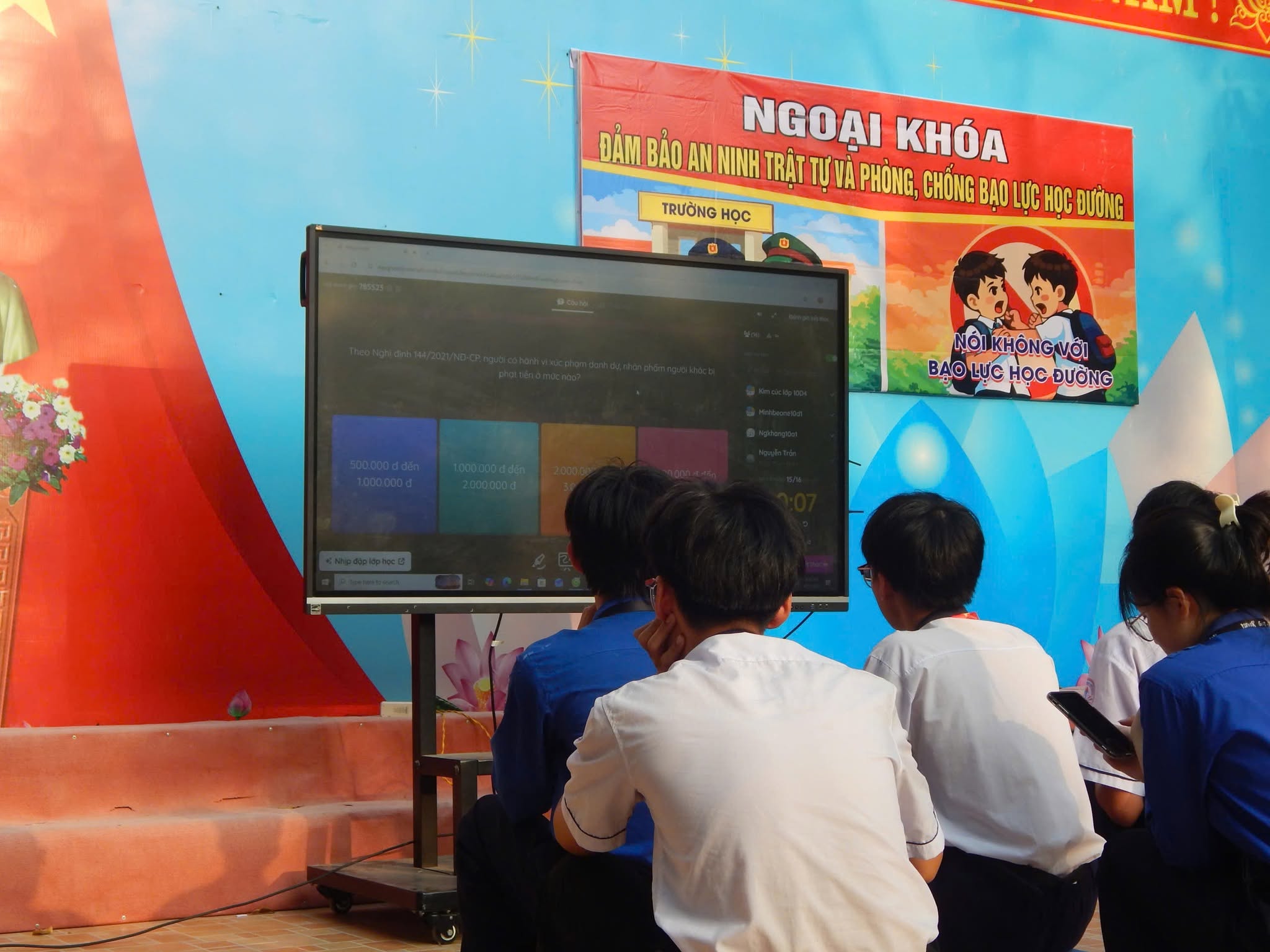 ngoai khoa phong chong bao luc hoc duong THPT Tuy Phong 04