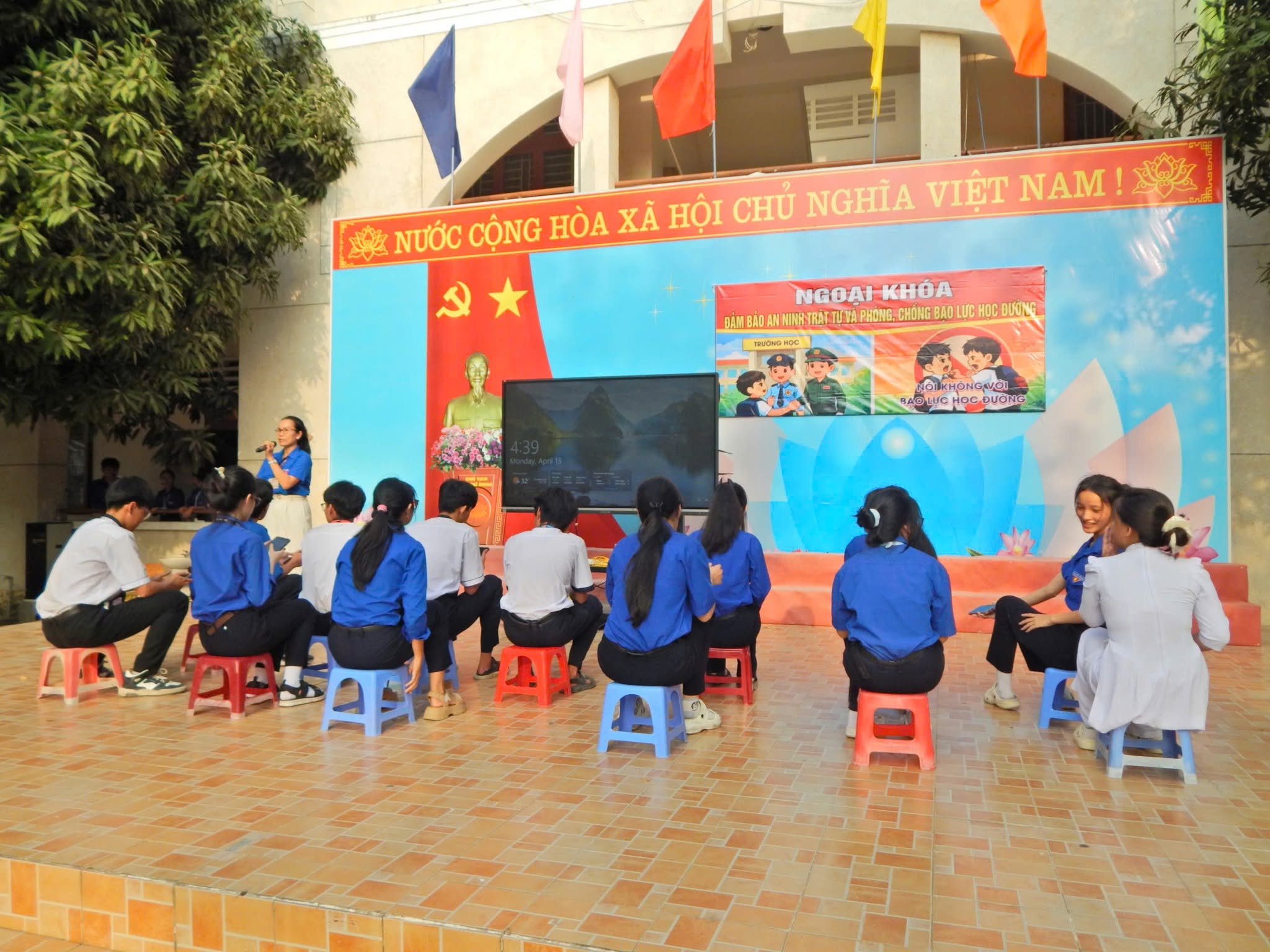 ngoai khoa phong chong bao luc hoc duong THPT Tuy Phong 06
