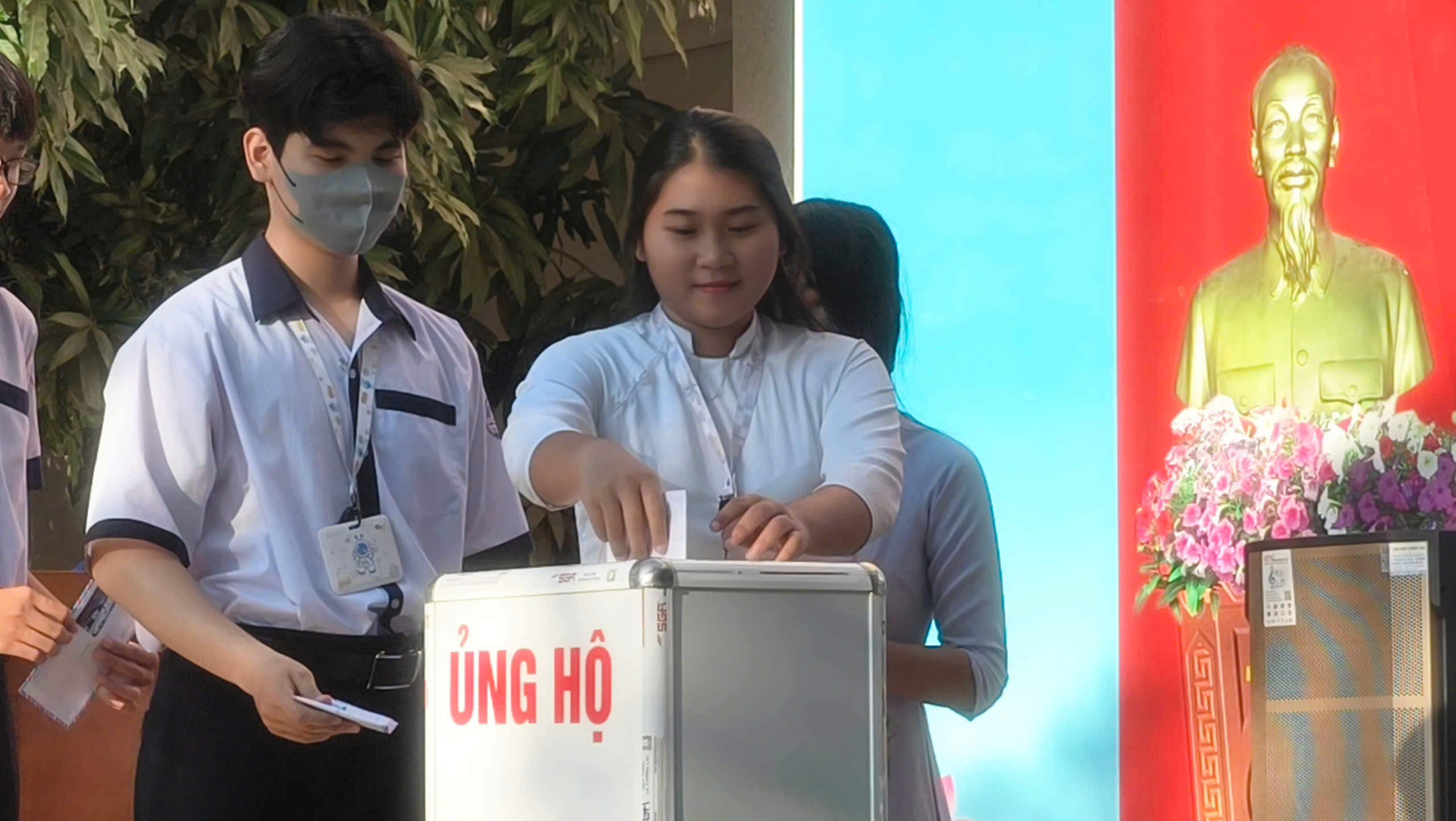 phong trao truong giup truong THPT Tuy Phong 06