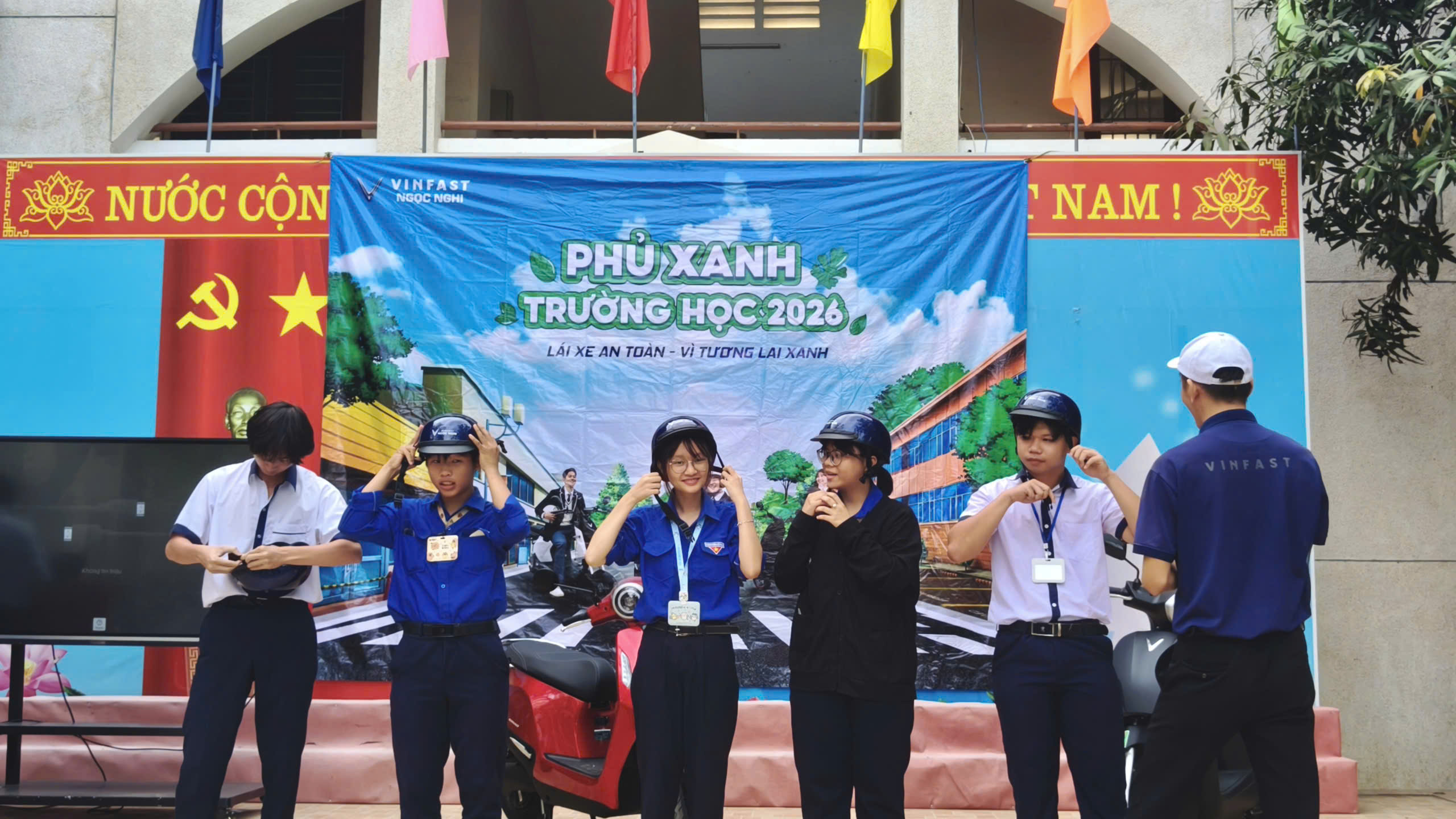 phu xanh truong hoc THPT Tuy Phong 09