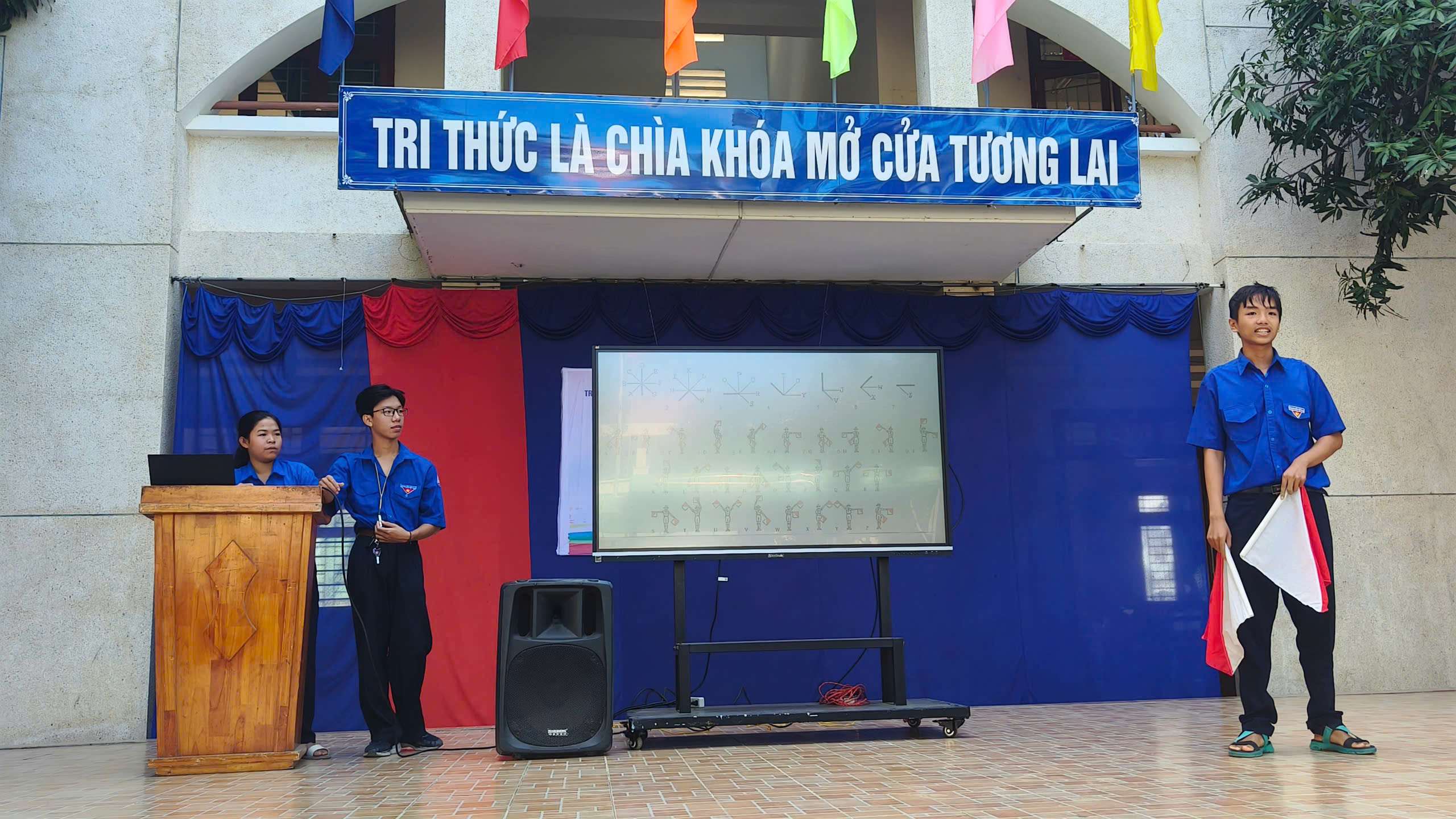 tap huan cong tac doan THPT Tuy Phong 08
